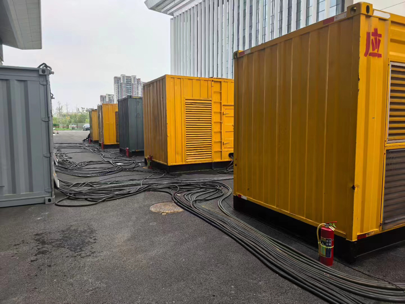 天涯不同季节柴油发电机组保养有哪些注意事项?